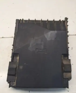 Volkswagen PASSAT B7 Fuse box cover 1K0937132F