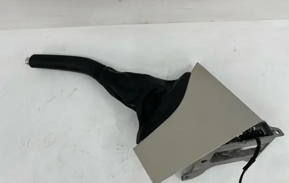 Volvo V40 Hand brake release handle 31381647