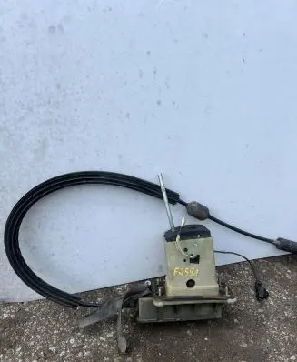 Peugeot 607 Gear shifter/selector F2591