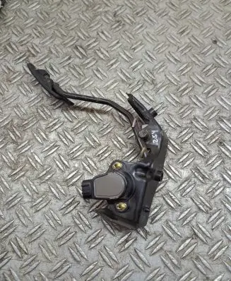 Toyota Corolla Verso E121 Accelerator throttle pedal 2154
