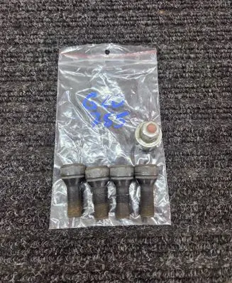 BMW 3 G20 G21 Anti-theft wheel nuts and lock 36132453961