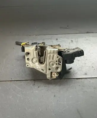 Mercedes-Benz C W202 Front door lock A2027201235