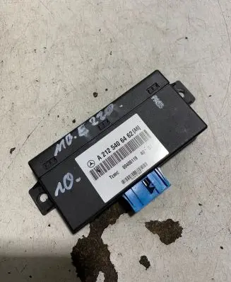 Mercedes-Benz E W212 Air suspension control unit module (rear) A2125406462 00406119 102143302581