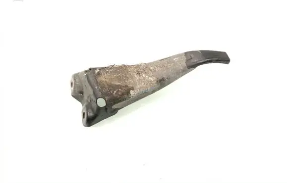 Mazda CX-7 Fender mounting bracket 