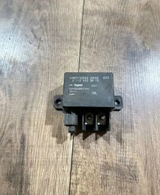 Mercedes-Benz E W211 Charging relay A0025423819 V23132A2001X14