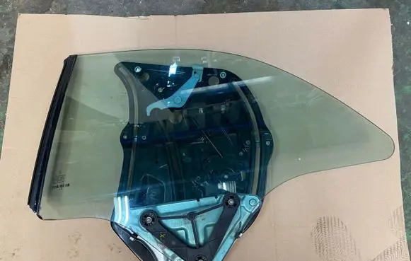 Mercedes-Benz E C207 W207 Sliding door window/glass 