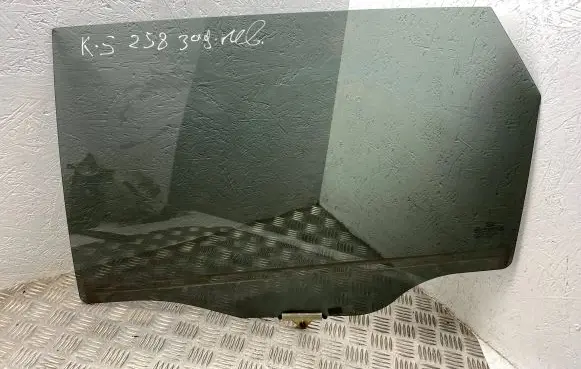 KIA Sorento Rear door window glass 43R000399 DOT748AS3M35