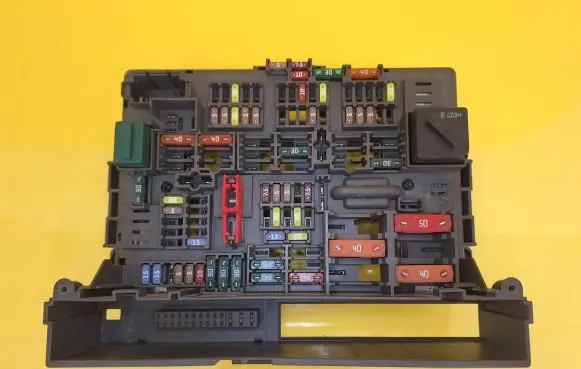 BMW 1 E81 E87 Fuse box set 10688710