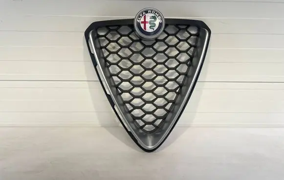 Alfa Romeo Stelvio Front grill 156108638
