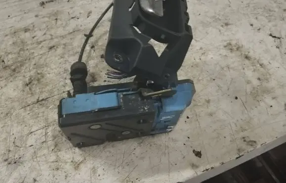 Volvo S80 Front door lock