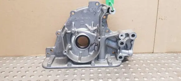 Skoda Fabia Mk3 (NJ) Oil pump 04C115105C