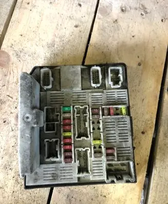 Renault Master III Fuse module 284B07653R