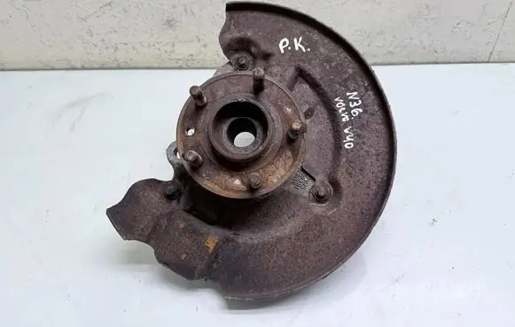 Volvo V40 Front wheel hub 