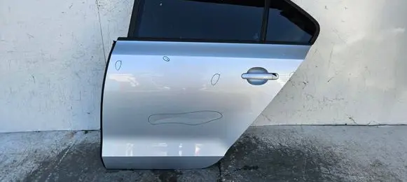 Volkswagen Jetta VI Rear door 