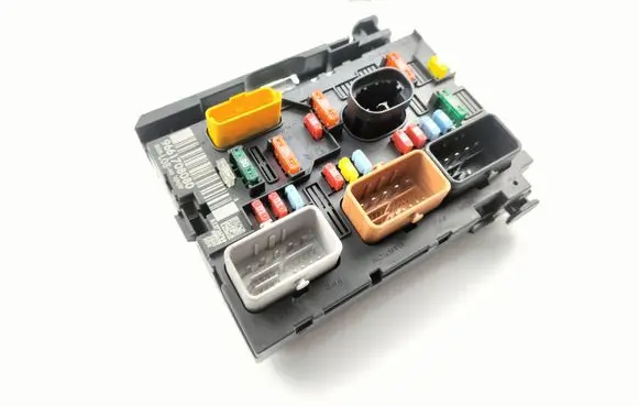 Citroen C4 I Picasso Fuse module 9661708080