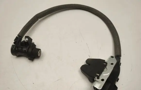 Mercedes-Benz C W204 Loading door lock A2047500185