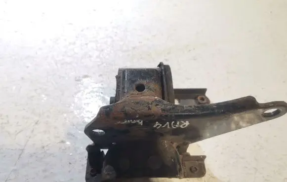 Toyota RAV 4 (XA30) Engine mount bracket