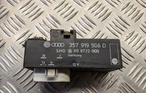 Volkswagen Golf III Coolant fan relay 898722000 357919506D
