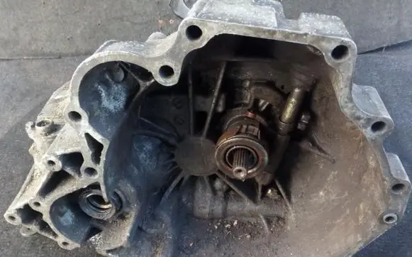 Nissan Almera Manual 5 speed gearbox 57j