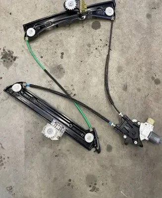 BMW 4 F32 F33 Front door window regulator with motor 0130822515
