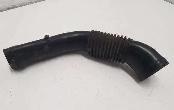 Dacia Duster Air intake duct part 8200516253 T04021A151