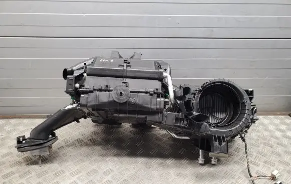 Chevrolet Camaro Interior heater climate box assembly 84451330 1GA1447868