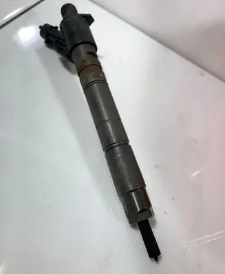 Volvo V60 Fuel injector 31303238