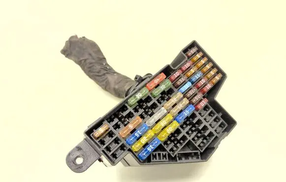 Skoda Superb B6 (3T) Fuse module QE002