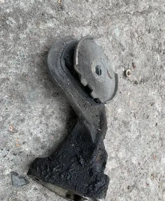 Engine mount bracket
