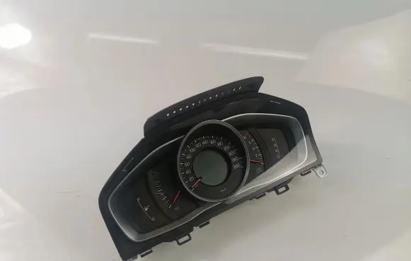Volvo S60 Speedometer (instrument cluster) 31453086