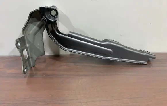 Mitsubishi Outlander IV Engine bonnet/hood hinges