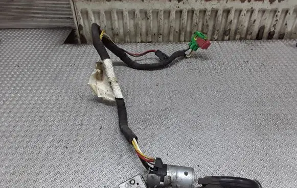 Peugeot 807 Ignition lock 36353100