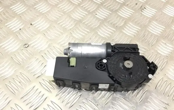 Mercedes-Benz E W238 Sunroof motor/actuator A2389006100 0390200122