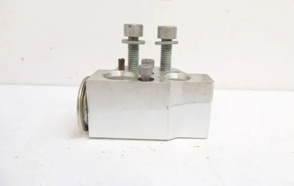 Volkswagen Golf Plus Air conditioning (A/C) expansion valve 