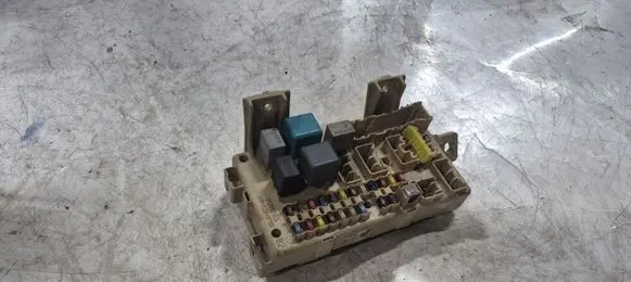 Toyota Avensis T270 Fuse box set 8264105040A