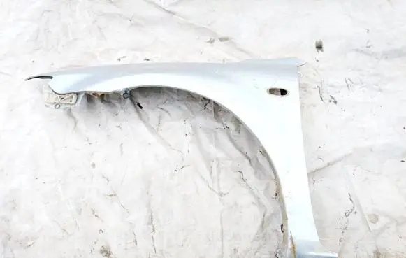 Mazda 6 Fender Sidabrine
