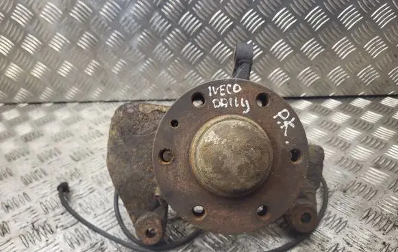 Iveco Daily 35.8 - 9 Front wheel hub