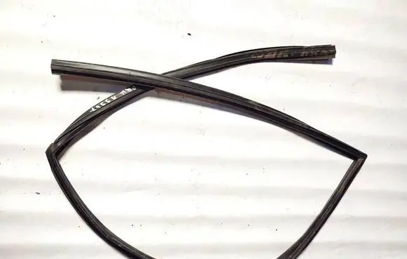 Chrysler Grand Voyager V Front door glass trim molding 