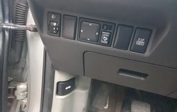 Nissan X-Trail T30 Wing mirror switch