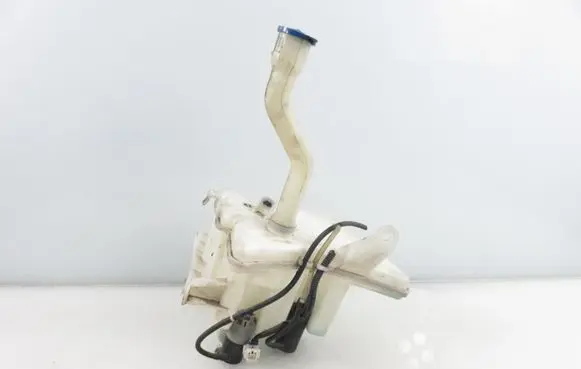 Toyota Auris 150 Windshield washer fluid reservoir/tank 