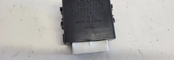 Toyota RAV 4 (XA30) Window wiper relay 8594042020