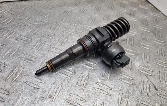 Audi A4 S4 B7 8E 8H Fuel injector 03G130073AJ
