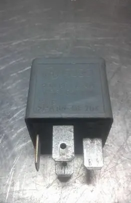 Volkswagen PASSAT B6 Other relay 8D0951253A V23134B52X301