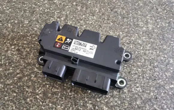 Opel Zafira C Airbag control unit/module 13589413