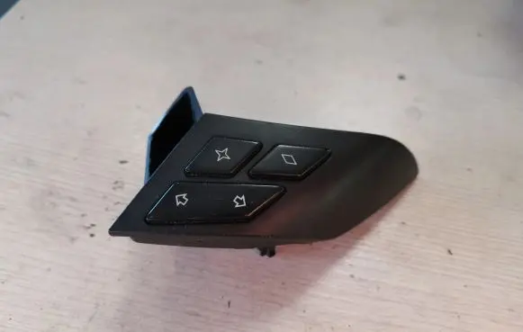 BMW 5 E60 E61 Steering wheel buttons/switches 6983296