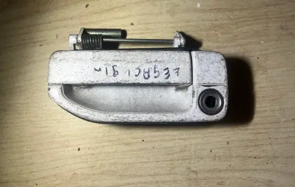 Subaru Legacy Front door exterior handle