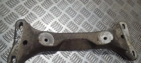Hyundai Santa Fe Engine mounting bracket