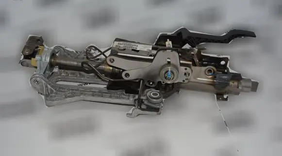 Steering wheel axle set