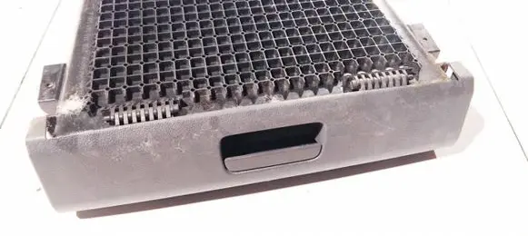 Volkswagen Touran I Glove box