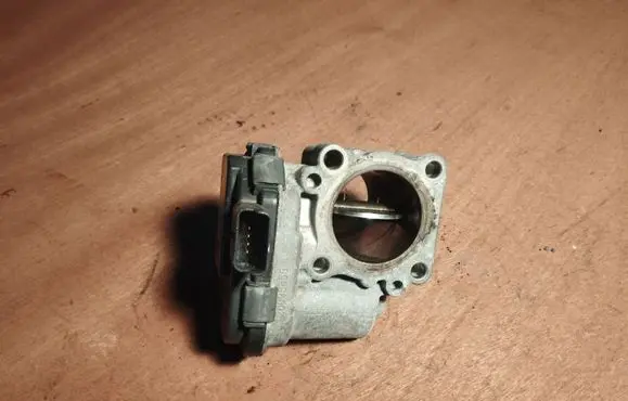 Peugeot 208 Throttle valve 9673534480